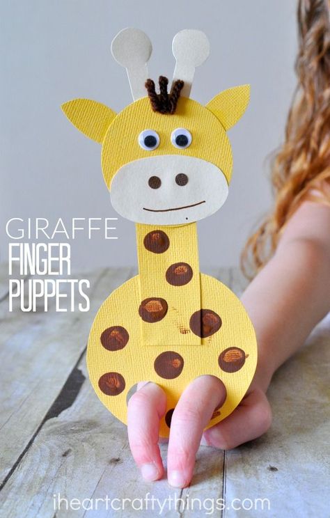 This adorable giraffe finger puppet craft is such a hoot and is so fun for kids to play with! A perfect craft to make after visiting the zoo or as a summer kids craft. For Kids, Draw, Diy, Kinder, Knutselen, Giraffe, Basteln Mit Kindern, Basteln, Drawing Challenge