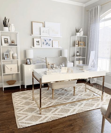 11 Stunning Home Offices With Feminine Desks. Big pretty work spaces that appeal to women with pretty desks. Home Décor, Home Office, Girly Home Office, Home Office Desks, Home Office Decor, Home Office Furniture, Home Office Furniture Design, Home Office Space, Office Inspo