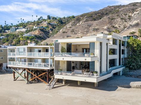 Music mogul Dr Dre is moving out of Malibu, listing his oceanfront vacation home for USD$20 million (AU$31 million). According to Dirt, the 57-year-old Compton native acquired the structure in 2000 for about 4.8 million, with property prices in Malibu skyrocketing since that time. Even […]Visit Man of Many for the full post. Malibu Houses, Malibu Mansion, Mansion Living, Malibu Homes, Malibu Beach House, Malibu Beach, Spa Like Bathroom, Victorian Mansions, Malibu Beaches