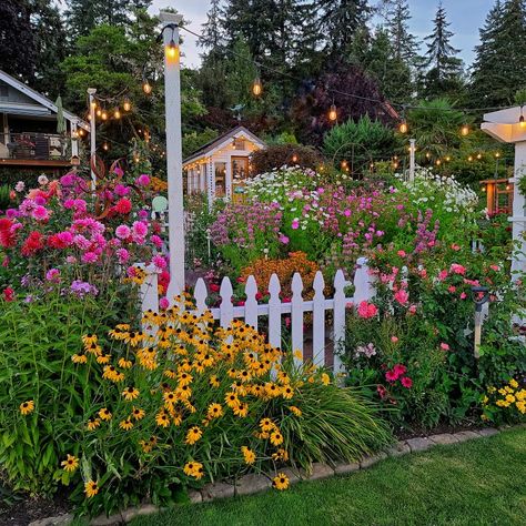 Exterior, Garden Beds, Garden Landscaping, Cottage Garden, Front Yard, Backyard Garden, Outdoor Gardens, Dream Garden, Garden Arch