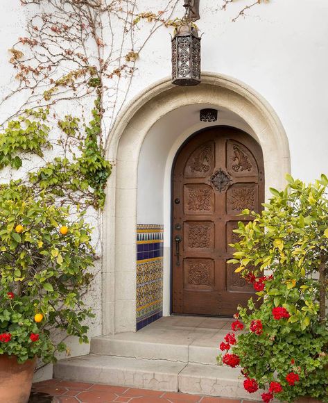 Spanish Colonial Homes, Spanish Style Homes, Spanish Style Home, Colonial Style Homes, Colonial Style, Spanish House, Hacienda Style, Spanish Exterior, Beverly Hills Houses