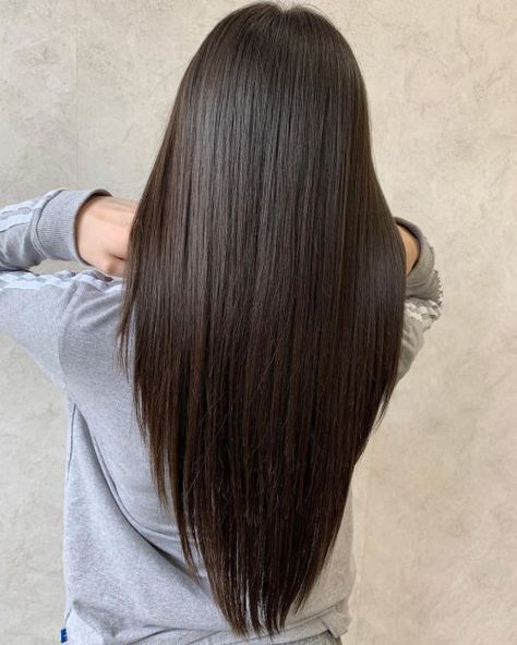 17 Incredible V-Cut Hairstyles for That Ultimate V Shape Look in 2019 Long Layered Hair, Balayage, Long Straight Layers, Long Straight Layered Hair, Long Layered Haircuts Straight, Thick Hair Styles, Straight Long Hair, Layered Haircuts Straight, Straight Hairstyles