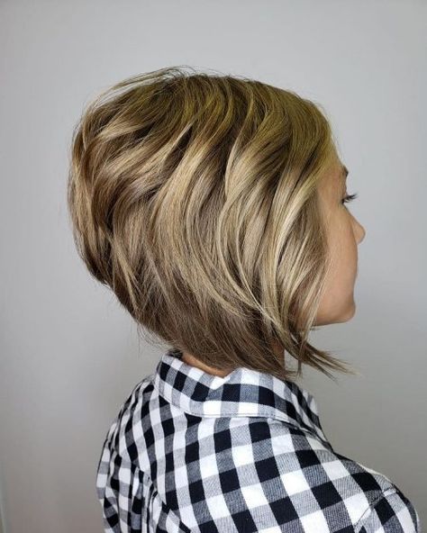 Neck Length Layered Inverted Bob Inverted Bob Short, Inverted Bob With Layers, Bobs For Thin Hair, Stacked Bob Haircut, Inverted Bob Haircuts, Bob Hairstyles For Thick, Bob Haircuts For Women, Modern Bob Hairstyles, Stacked Bob Hairstyles