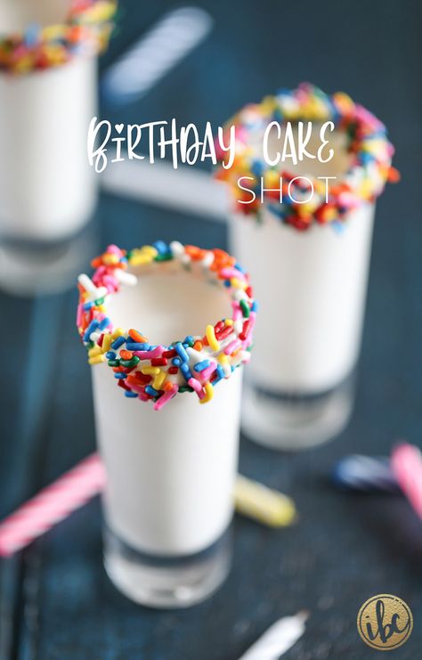 Complete with frosting and sprinkles, this Birthday Cake Shot is the perfect cocktail to celebrate a birthday. #cocktail #birthdaycake #shot #birthday #cake #recipe Birthday Cake Shots, Cake Shots, Birthday Drinks, Birthday Cocktails, Homemade Birthday Cakes, Birthday Cocktail, Party Drinks, Birthday Shots, Birthday Cakes For Teens