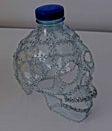 Copia de IMG 0222 600x706 Skulls recycling in plastics art  with Upcycled Recycled Plastic Bottle Art Diy Artwork, Diy, Ideas, Crafts, Recycling, Recycled Crafts, Artesanato, Craft, Diy Art