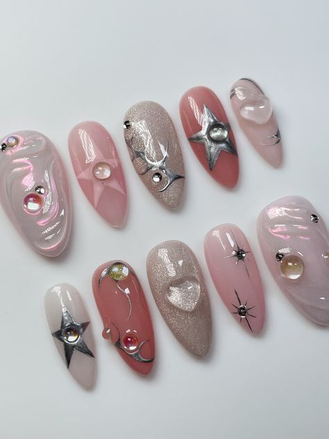 pink nails with stars, star nails with chrome, chrome nail art, mix and match pink nail set, 3d nail art, cute pink nails, soft grunge nail inspo Ongles, Cute Nails, Kuku, Minimalist Nails, Fake Nails Designs, Uñas Decoradas, Grunge Nails, Nail Inspo, Cute Acrylic Nails