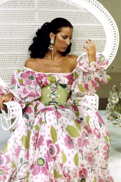 Cher checking out her nails. Vintage Fashion, Haute Couture, Vintage, Outfits, Dresses, Pink, Pretty, Glamour, Dress