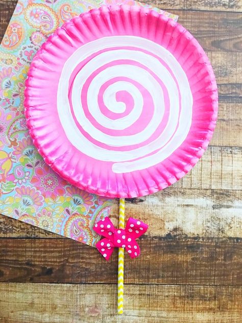 Looking for a beautiful yet simple Mother's Day craft idea? This pink lollipop paper plate craft is so charming and perfect for all ages! Natal, Bebe, Noel, Natale, Kinder, Elsa, Resim, Knutselen, Bonbon