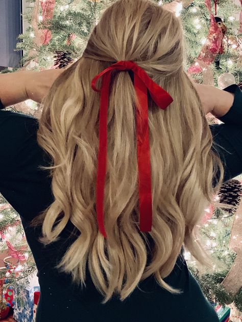 Christmas Hairstyles, Hair Bows, Girl Hairstyles, Ribbon Hairstyle, Holiday Hairstyles, Peinados, Cute Hairstyles, Pretty Hairstyles, Tape In Hair Extensions