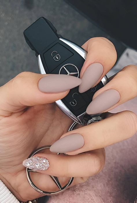 30 Cool Matte Nail Designs To Make You A Beauty Queen Trendy Nails, Nails Inspiration, Matte Nails Design, Coffin Nails Designs, Classy Nails, Nail Colors, Nude Nail Designs, Elegant Nails, Chic Nails