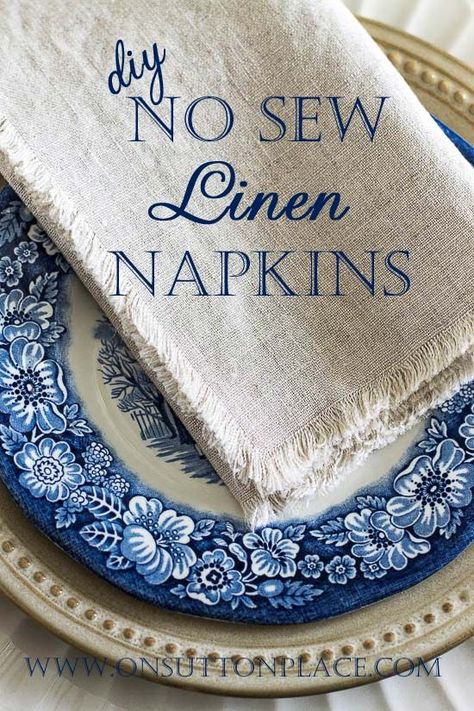Budget friendly way to make soft and fluffy linen napkins with NO SEWING! Deco Champetre, Diy Napkins, Do It Yourself Wedding, Cloth Dinner Napkins, No Sew, Cute Sticker, Fabric Projects, Deco Table, Diy Table