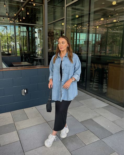 Kimonos, Outfits, Jeans, Dressy Outfits, Long Top Outfit, Skirt And Sneakers, Oversized Shirt Outfit, Denim Shirt Outfit Women, Jean Skirt Outfits