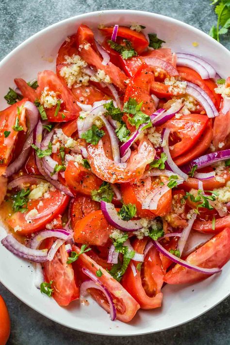 Healthy Recipes, Salad Recipes, Tomato Salad Dressing, Tomato Salad Recipes, Tomato And Onion Salad, Tomato Salad, Salad Dressing Recipes, Fresh Salad Recipes, Side Salad