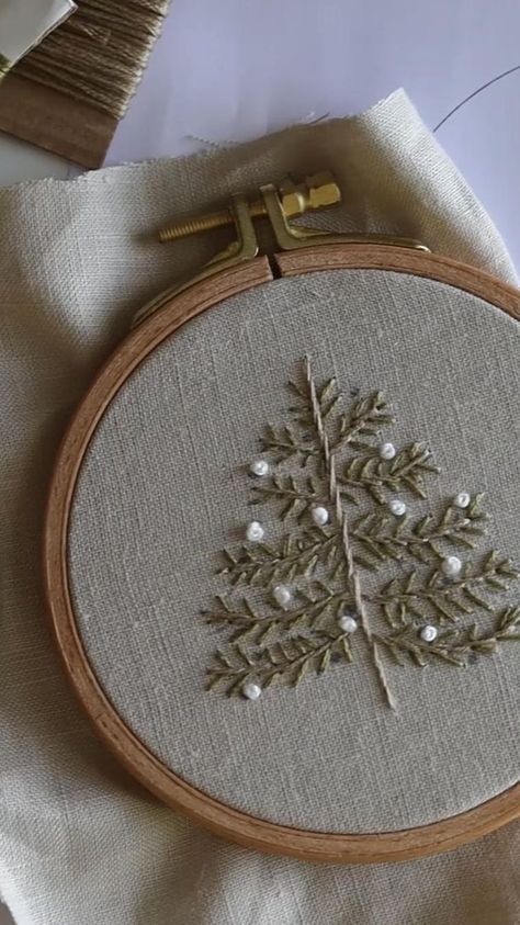 Hand Embroidery, Embroidery, Motifs De Broderie, Simple Embroidery, Handarbeit, Hand Embroidery Designs, Hand Embroidery Design, Hand Embroidery Stitches, Hand Embroidery Pattern