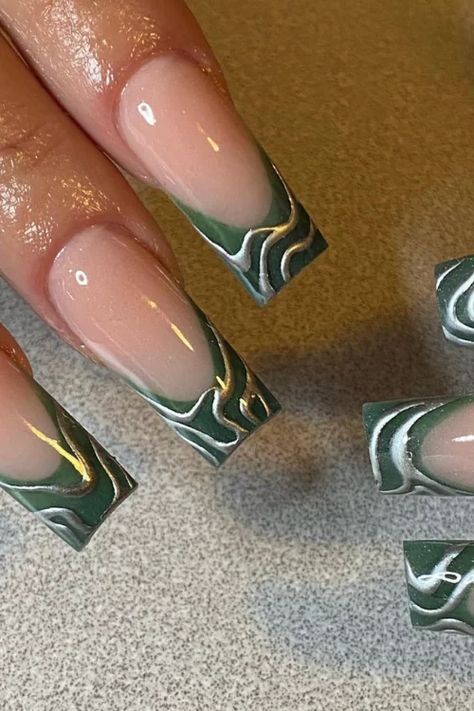 44+ The Epitome of Classy: The Enchanting World of Emerald Green Nails! Gold Nails, Emerald Nails, Emerald Green Chrome Nails, Dark Green Nails, Square Nails, Prom Nails Silver, Silver Acrylic Nails, Green Nail Designs, Square Nail Designs