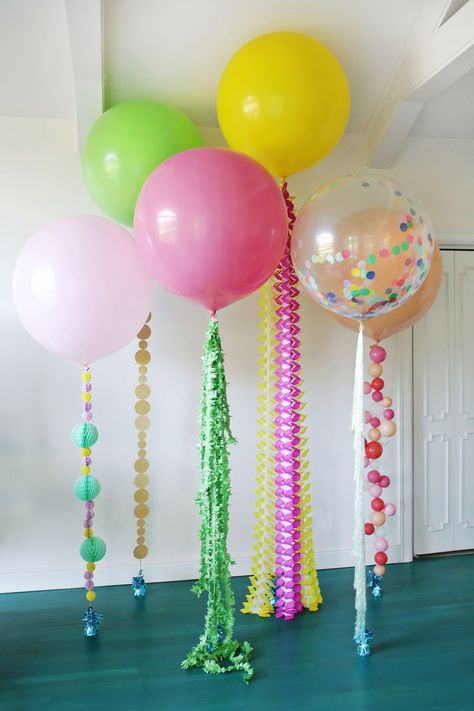 5 cute balloon ideas for party decor! (click through for tutorial) Home-made Party, Kids Party Decorations, Balloon Decorations, Party Balloons, Balloon Garland, Diy Party, Party Decorations, Birthday Decorations, Balloon Tassel