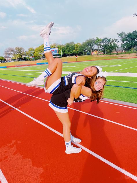 Cute Fnl Poses, Cute Cheer Team Pictures, Football Cheer Pictures Team Photos, Cheer Poses With Megaphone, Game Day Poses Cheer, Two People Cheer Poses, Single Cheer Poses, Cheerleading Poses 2 People, 3 Person Cheer Poses