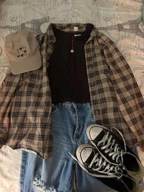 an outfit consisting of baggy blue jeans, a light brown gray oversized flannel, dark brown tank, and black high top converse with a golden necklace and brown hat with little hearts of different shades of brown. Outfits, Grunge Outfits, Grunge, School Outfit, Grunge School Outfits, Fall School Outfits, Indie Clothes Aesthetic, Cute Flannel Outfits, Flannel Outfits Aesthetic