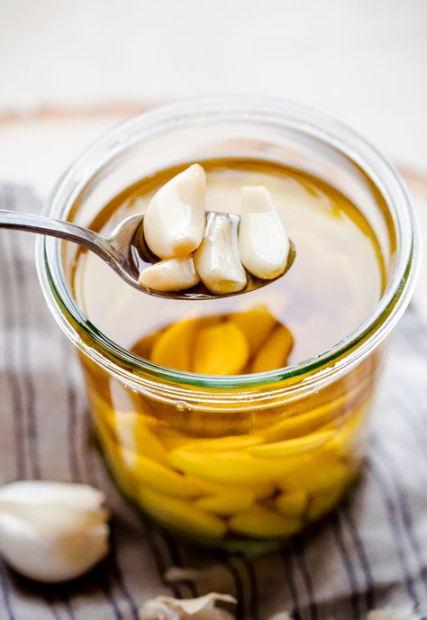 A simple tutorial for making homemade garlic confit at home. Thermomix, Salsa, Dips, Garlic, Sauces, Garlic Infused Olive Oil, Garlic Olive Oil, Garlic Oil, Infused Olive Oil