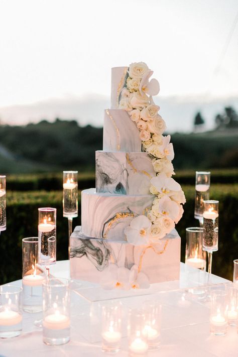 Wedding Planning, Wedding Inspiration, Wedding, Wedding Decorations, Wedding Modern, Wedding Themes, Luxury Wedding Cake, Modern Wedding Cake, Elegant Wedding Cakes