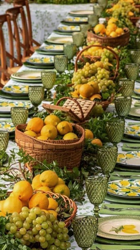 Love this stunning table setting in lemon and limes-so freshCourtesy Melissa Penfold Amalfi, Centrepieces, Lemon Table Decor, Summer Dining Table Decor, Summer Table Decorations, Beautiful Table Settings, Table Setting Decor, Dinner Table Decor, Brunch Table Setting