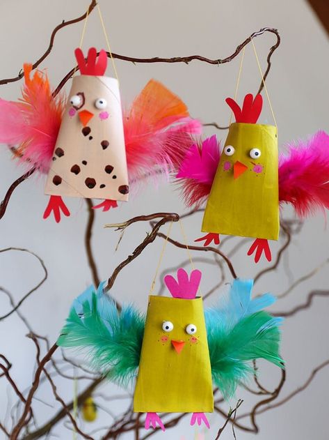 Een vrolijke kip knutselen van een lege wc rol! Easter Crafts, Easter, Pandas, Knutselen, Kunst, Easter Kids, Jul, Easter Diy, Kids Art Projects