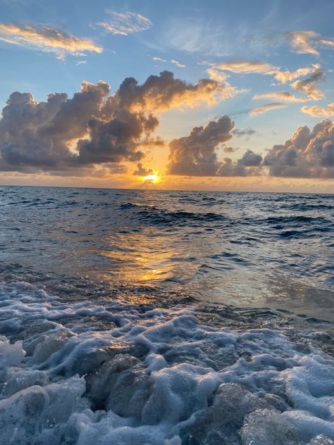 Nature, The Ocean, Summer, Ocean Sunset Photography, Ocean Sunset, Ocean Views, Ocean Vibes, Ocean Pics, Beautiful Ocean Pictures