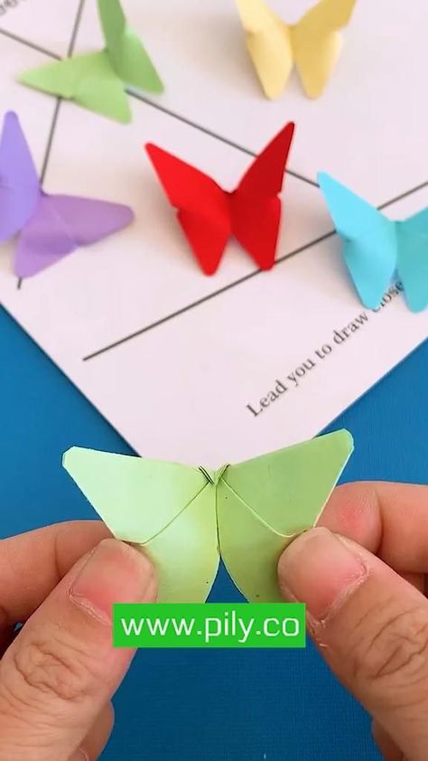 Fold your way to beautiful art with our origami tutorials. Origami, Paper Crafts, Diy, Easy Paper Crafts Diy, Origami For Beginners, Paper Crafts Diy, Diy Origami, Easy Paper Crafts, Origami Paper