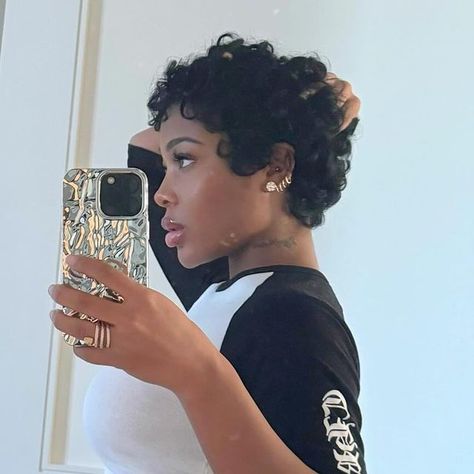 JAYDA WAYDA on Instagram: "The big chop ✂️ so obsessed" Pixie Cuts, Big Chop, Jayda Short Hair, Short Afro, Short Hair Syles, Short Sassy Hair, Short Haircuts For Women, Black Women Short Hairstyles, Big Chop Inspiration