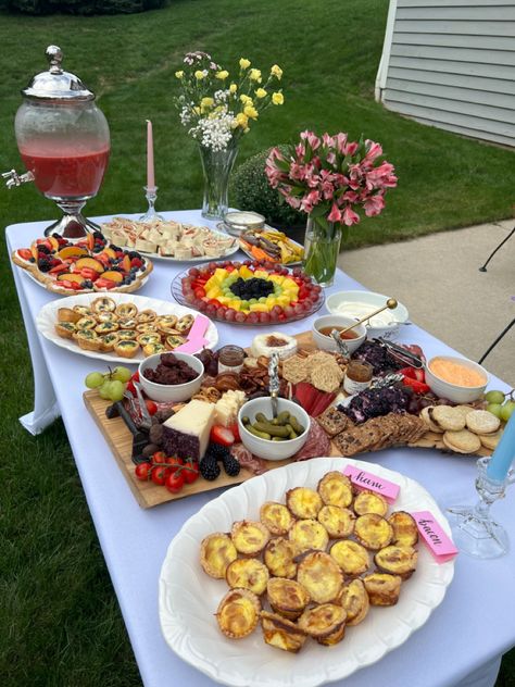 Brunch, Engagements, Backyard Party Food Table, Backyard Dinner Party, Backyard Party Food, Garden Party Recipes, Garden Party Theme, Garden Party Birthday, Garden Party