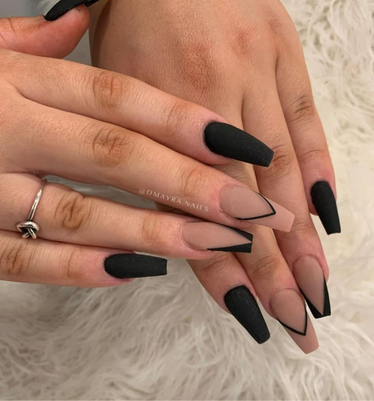 55 Black and Nude Nail Ideas for Nail Enthusiasts Accent Nails, Black Nail Varnish, Black Nail, Chevron, Black Manicure, Stiletto Nails Designs, Round Nails, Black Nail Designs, Black Nail Polish