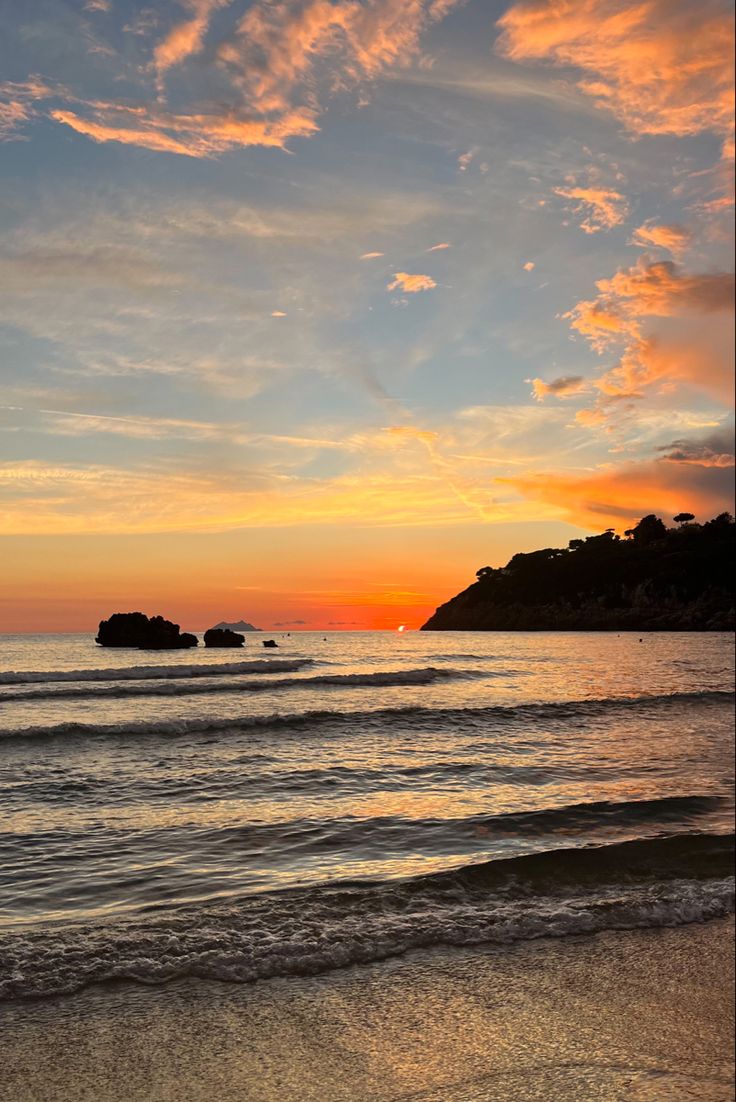 Spiaggia di Gaeta | vacanze estive | vacanze al mare Art, Instagram, Fotos, Lazio, Mare, Sunset, Man, Slay, Paisajes