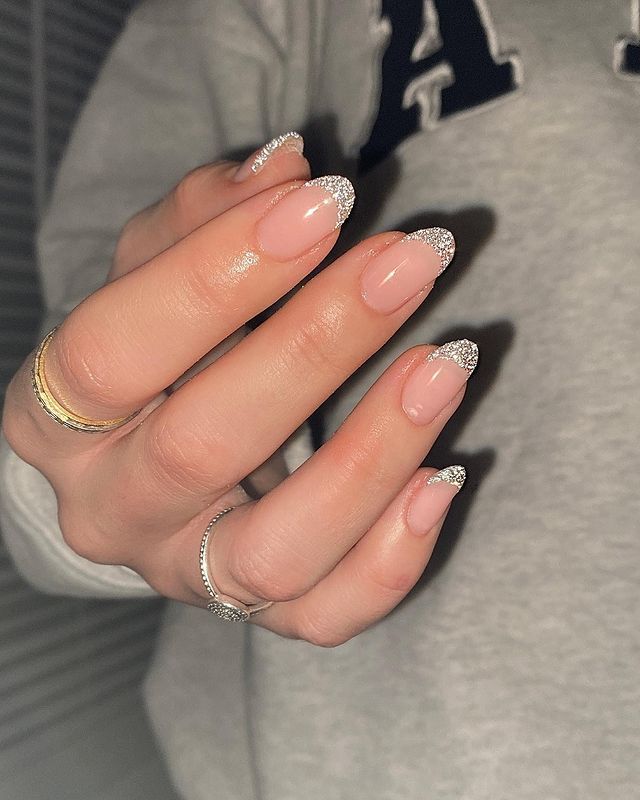 45 Best Winter Acrylic Nails to Try Nail Ideas, Nails Inspiration, Glitter French Nails, Almond Acrylic Nails, Pretty Nails, Glitter Tip Nails, Sparkle Nails, Silver Glitter Nails, Casual Nails