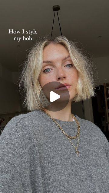Polly Sayer on Instagram: "🔉Sound on for explanation! 🔉 HOW I STYLE MY BOB I’m a few days into having a short bob and loving how low maintenance it is, so here are my styling tips if you’re considering going for the chop! For reference, I have fine hair that’s pretty poker straight. I asked my hairdresser for a blunt, one length bob with no layers. Cut by @elliotbutehair & colour by @hairpaintingbymaxine both at @hershesons Fitzrovia Products used: @theouai Wave Spray @hairbysammcknight Cool Girl Texture Spray" Bobs, How To Style Bob, Bob Cut, Bobs For Fine Hair, Bobs For Thin Hair, Styling Short Hair Bob, Tousled Bob, Bob Styles, Short Textured Bob