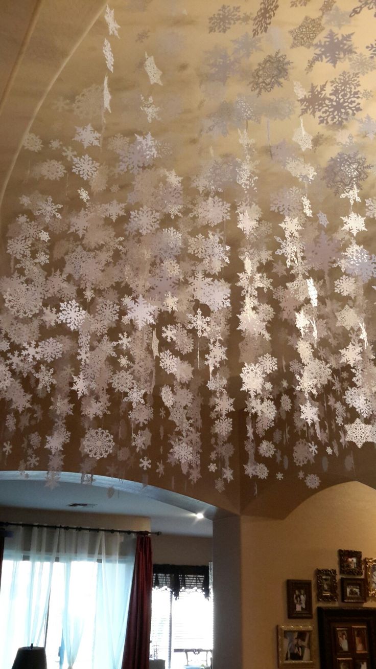the ceiling has snowflakes on it and is decorated with white frosted flowers