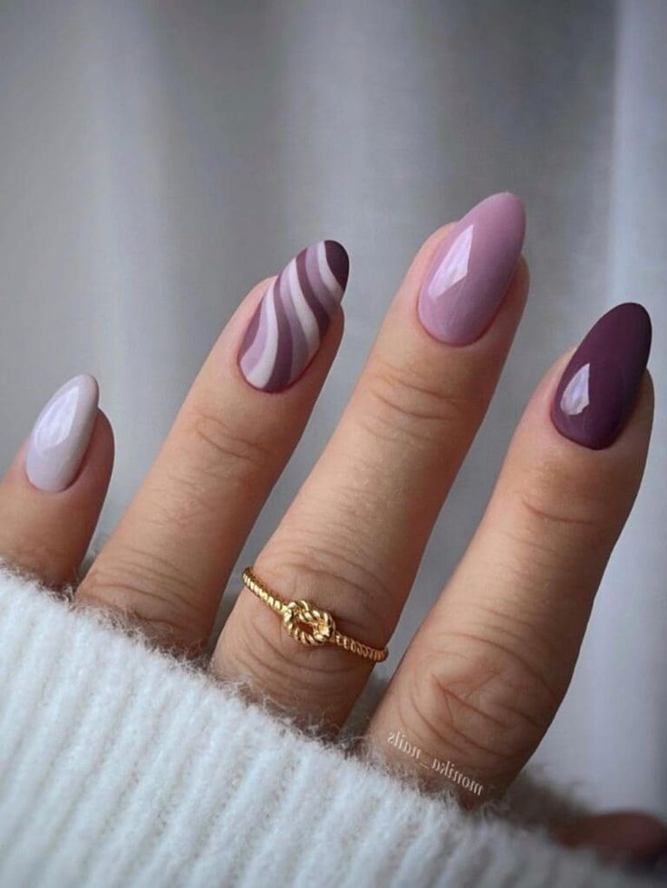 Two-tone mauve nails with swirls Nail Designs, Nail Art Designs, Mauve Nails, Trendy Nails, Nail Colors, Elegant Nails, Nails Inspiration, Subtle Nails, Nails Now
