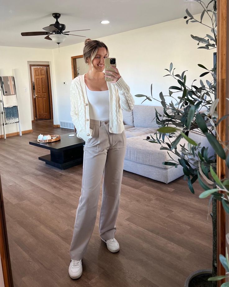 White cardigan, white tank, trousers, veja sneakers, claw clip Outfits, Casual Outfits, Casual Chic, Outfit, Giyim, Ootd, Moda, Pantalones, Kleding