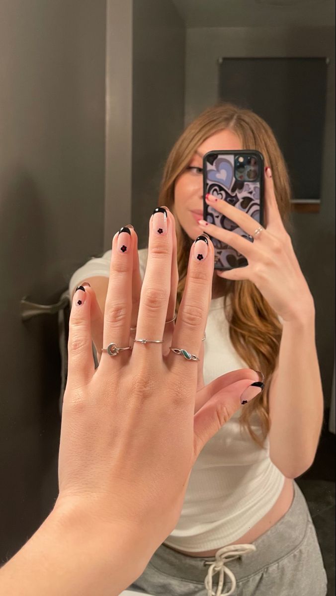 nail art mirror selfie of black french tip manicure with flowers wildflower case pose idea