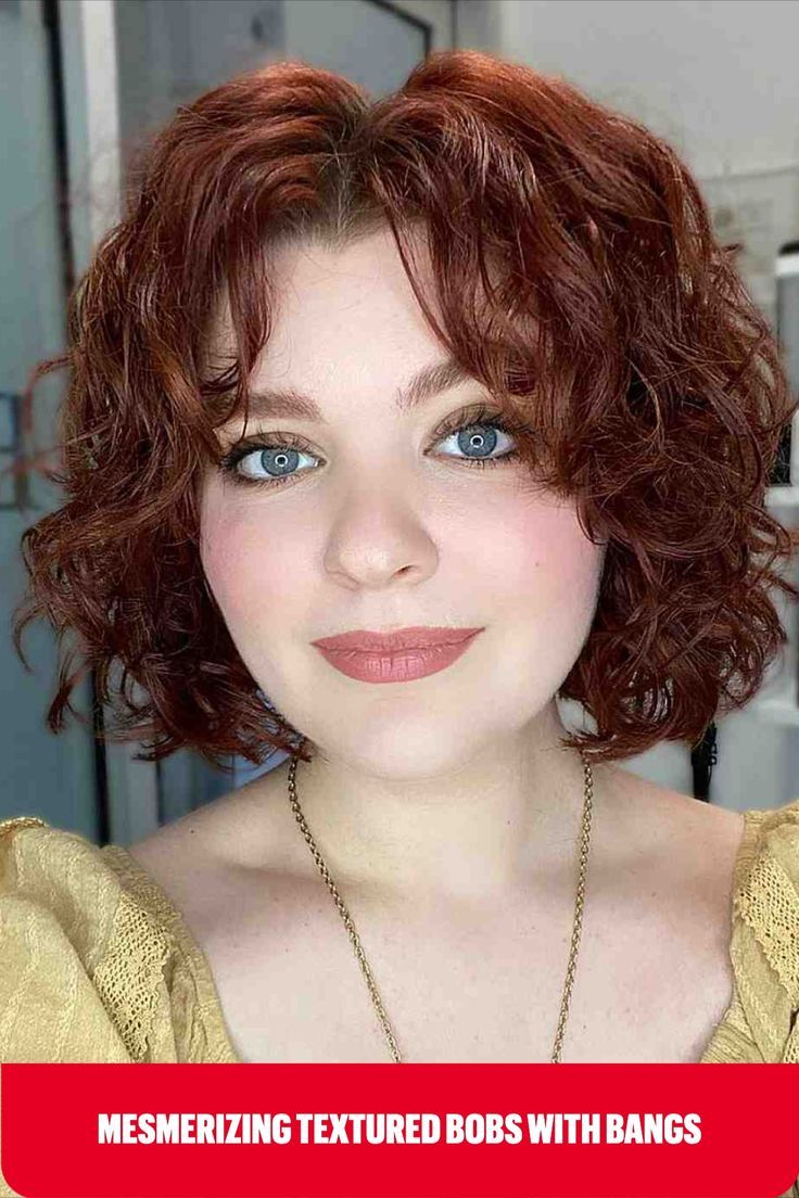 Textured Middle Part Short Bobbed Hair with Natural Curls Thick Wavy Hair, Thick Wavy Haircuts, Thick Hair Styles, Haircuts For Wavy Hair, Wavy Layered Haircuts, Haircuts With Bangs, Short Wavy Haircuts, Short Wavy Bob, Wavy Bobs