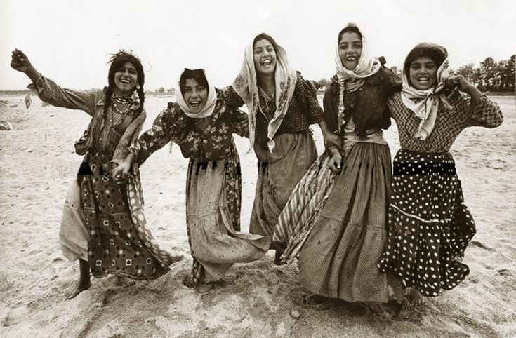 Gypsy Life, Emo Style, Hippies, Vintage Photos, Gypsy Soul, Old Pictures, Roma People, People Of The World, Gypsy Living