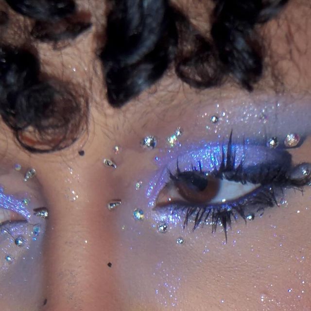 anya ♡°◌̊ on Instagram: "new year, same sparkle *ੈ✩‧₊˚ midnight supernova! ★₊˚⊹✧˖°. .⋆ @trixiecosmetics disco after dark palette @kaleidosmakeup venus trap + glowing iris + flowing haze quads @karlacosmetics opal multichrome (insomnia) @urbandecaycosmetics 24/7 glide-on eye pencil (perversion) @kaleidosmakeup epiphany glow melt-on eyeliner (night of creation) @maccosmeticsusa macstack mascara @urbandecaycosmetics moondust (cosmic) @halfmagicbeauty face gems + glitterpuck @maccosmeticsusa lip pencil (cork + oak) @kaleidosmakeup untamed glow glossy lip glaze (freefall) ｡✧" Instagram, Eyeliner, Eye Make Up, Sparkling Eyes, Sparkly Eyes, Sparkle Eye Makeup, Fairy Eye Makeup, Dark Fairy Makeup, Dark Eye Makeup