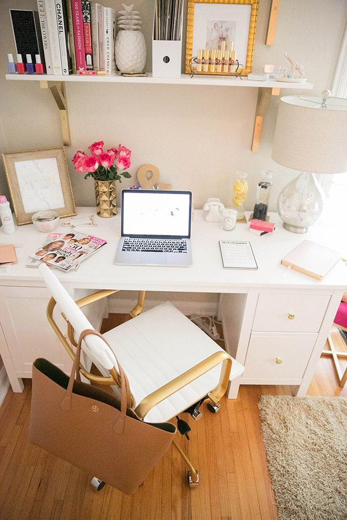This Week on the Web: 8 Things Better than âThe Bacheloretteâ Finale  #theeverygirl Home Office, Work Office Decor Ideas, Professional Office Decor Ideas For Work, Work Office Decor, Office Decor, Office Desk, Home Office Space, Small Office, Home Office Decor
