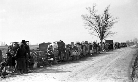 Arthur Rothstein, Evicted sharecroppers along Highway 60, New Madrid County, Missouri, January 1939, FSA-OWI Collection, Library of Congress, LC-USF33- 002927-M1.