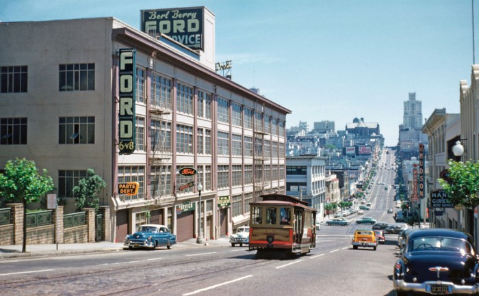 Approaching Van Ness Avenue (the current California line terminal) from Franklin Street. Walt Vielbaum photo.