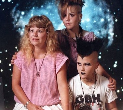 Family Portrait, Punk Kids, Bad Family Photos, Funny Family Photos, Worst Family Photos, Awkward Family photos, Funny Pictures