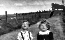 Creepy Old Vintage Photos~ kids with blurry faces looking heavenward