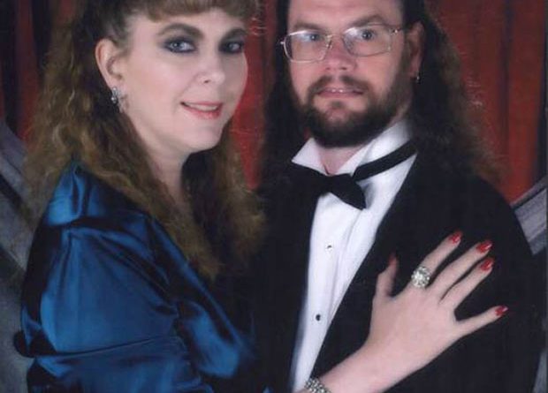 31 Funny Awkward Family Photos Absurdly Strange ~ vintage snaps 1980s formal dance portrait couple mullet