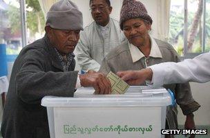 Burmese voters, Shan state, November 2010