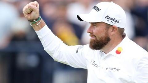 Shane Lowry acknowledges the crowd after his birdie on the 18th at Royal Troon