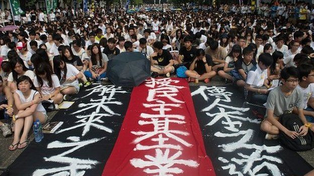 Thousands of students are protesting against Beijing's Hong Kong policies